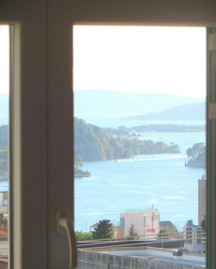 Apartment Simaris - Spacious With Terrace And Sea View Σίμπενικ Εξωτερικό φωτογραφία