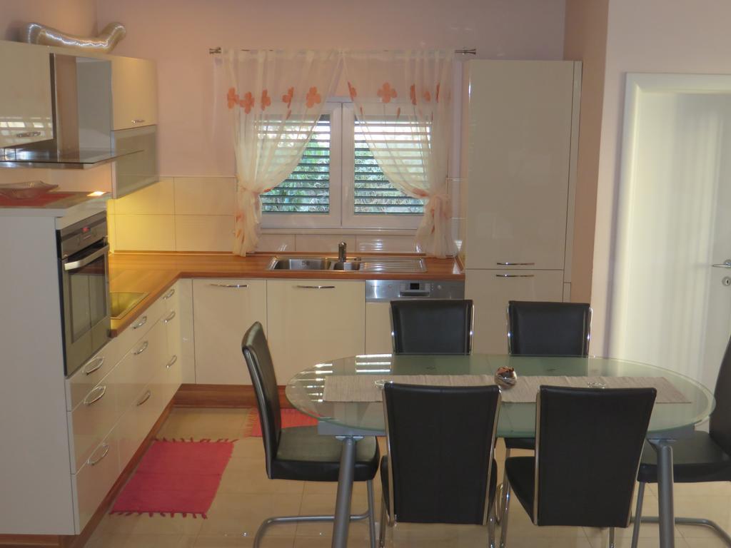 Apartment Simaris - Spacious With Terrace And Sea View Σίμπενικ Εξωτερικό φωτογραφία