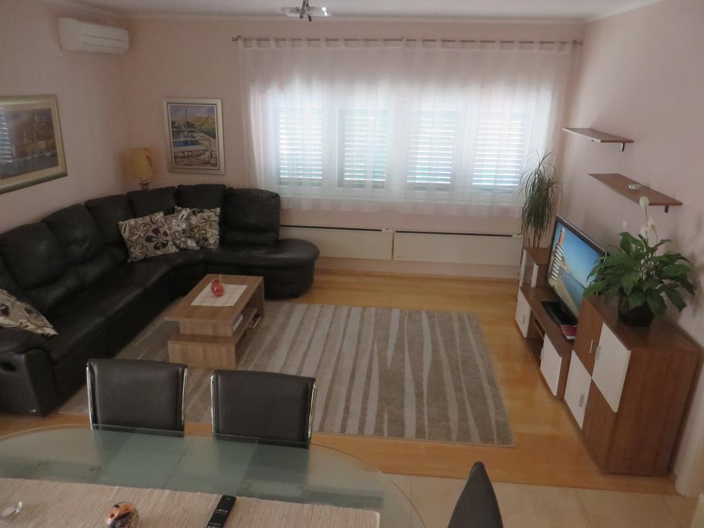 Apartment Simaris - Spacious With Terrace And Sea View Σίμπενικ Εξωτερικό φωτογραφία