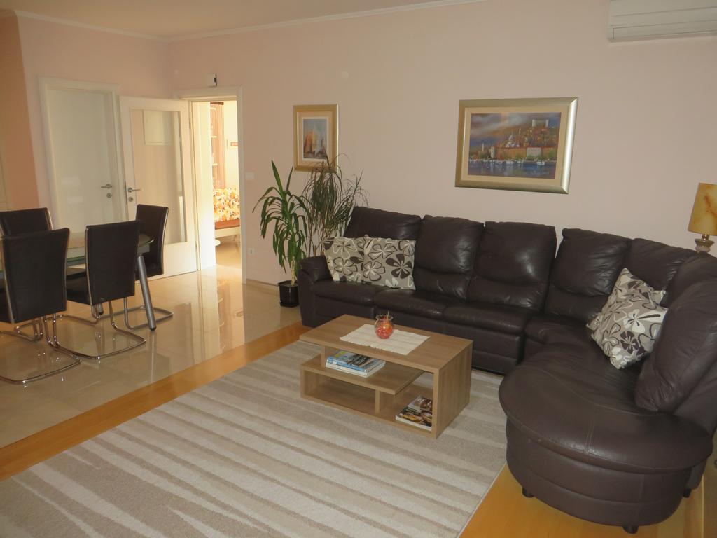 Apartment Simaris - Spacious With Terrace And Sea View Σίμπενικ Εξωτερικό φωτογραφία