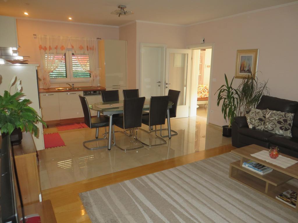 Apartment Simaris - Spacious With Terrace And Sea View Σίμπενικ Εξωτερικό φωτογραφία