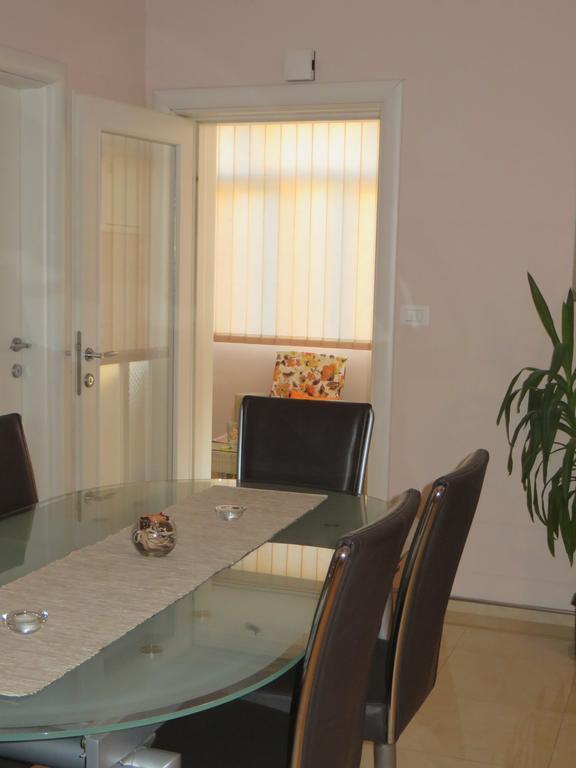 Apartment Simaris - Spacious With Terrace And Sea View Σίμπενικ Εξωτερικό φωτογραφία