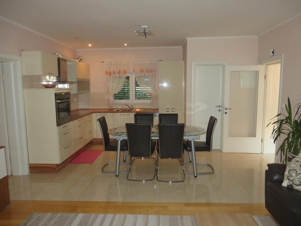 Apartment Simaris - Spacious With Terrace And Sea View Σίμπενικ Εξωτερικό φωτογραφία